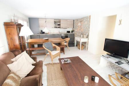 Apartament Central Amb Terrassa Alp Exteriör bild